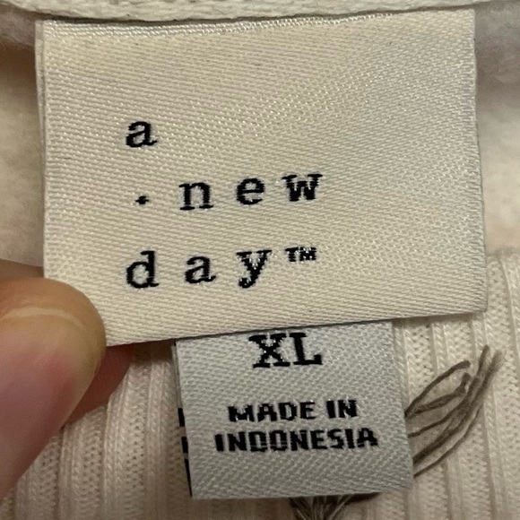 NWT Cream Long Sleeve Crewneck - A New Day - Picture 7 of 9